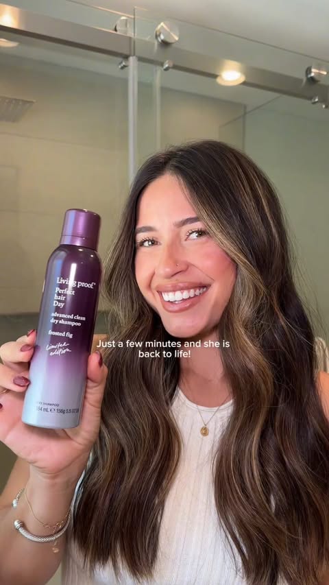 Instagram post by @geness_santana for Living Proof. Caption reads: [...] brought her right back to life ✨....