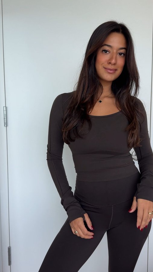 Instagram post by @thecarolinalifestyle for Athleta. Caption reads: doing cozy self care activities & wearing @athleta....