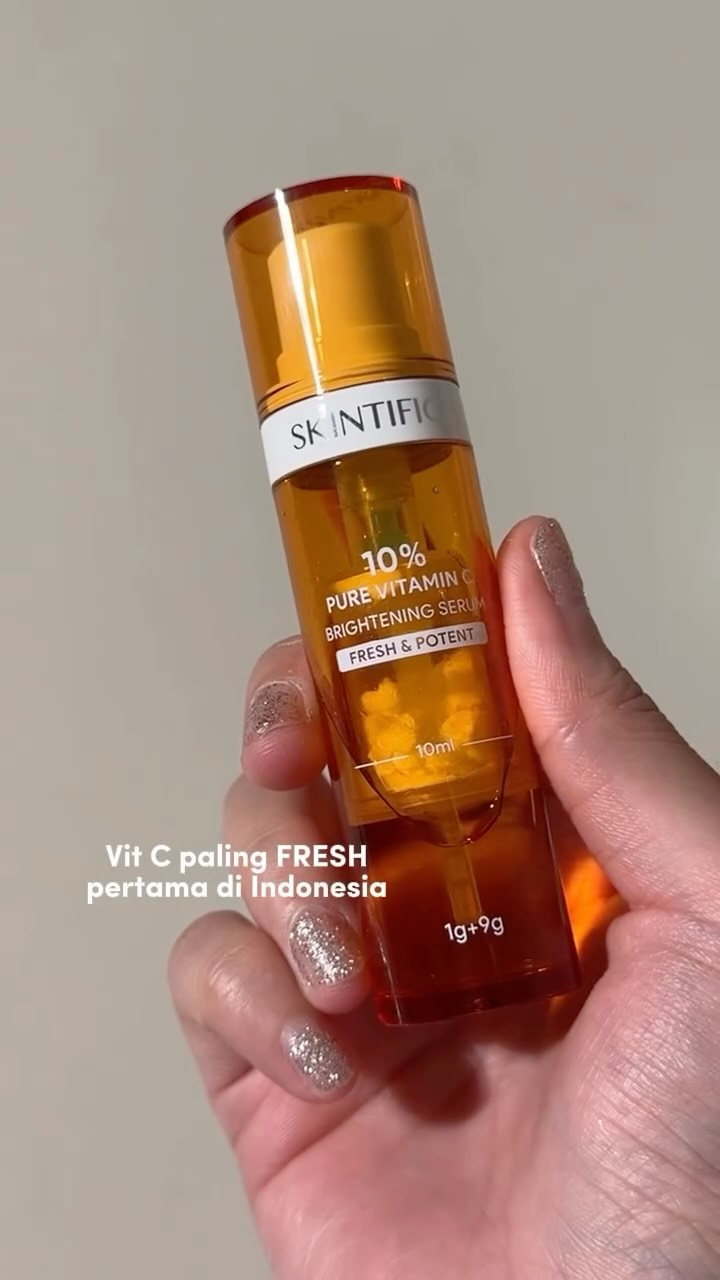 Instagram post by @suzansfnya for Skintific. Caption reads: the first FRESH Vitamin C serum in....
