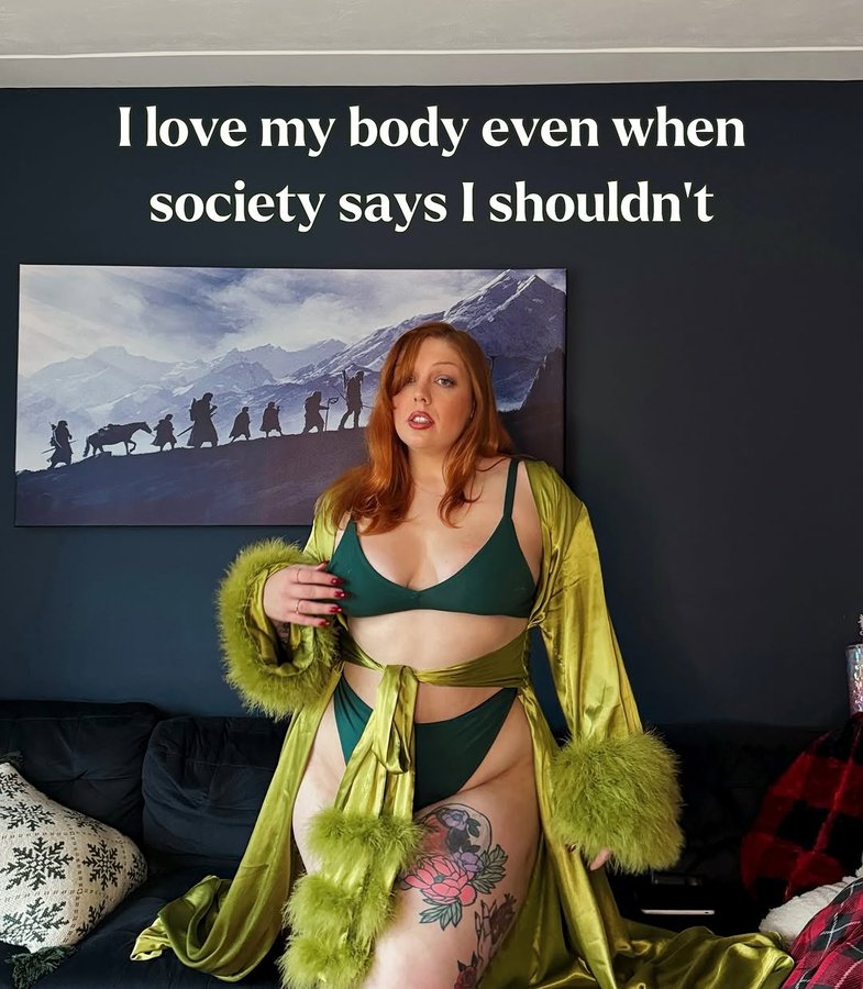 Instagram post by @victoriashaz for HUHA. Caption reads: Babes, @wearhuha has started their Black Friday....