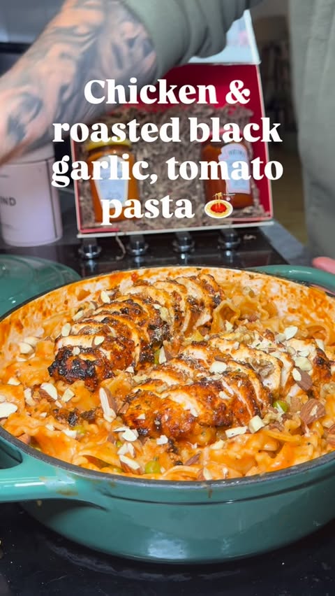 Instagram post by @grublifedaily_ for Heinz. Caption reads: [...] roasted black garlic, tomato pasta 🍝....