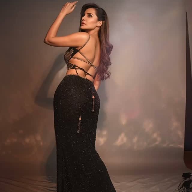 Instagram post by @ashu_uuu for Sherri Hill. Caption reads: [...] #shinethrough 🌟
Outfit - @sherrihill 
Make....