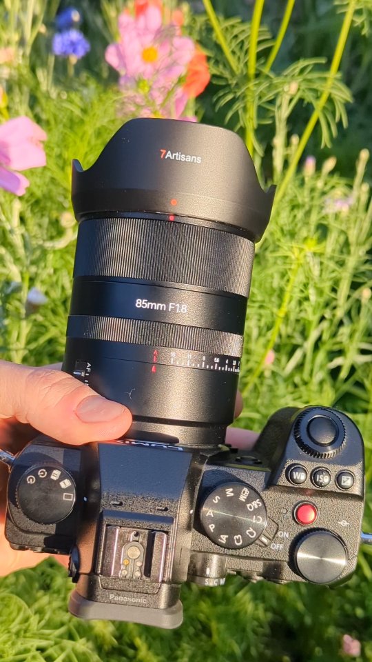 Instagram post by @_snappiness_ for 7artisans. Caption reads: [...] option for L-mount cameras (yay!) from....