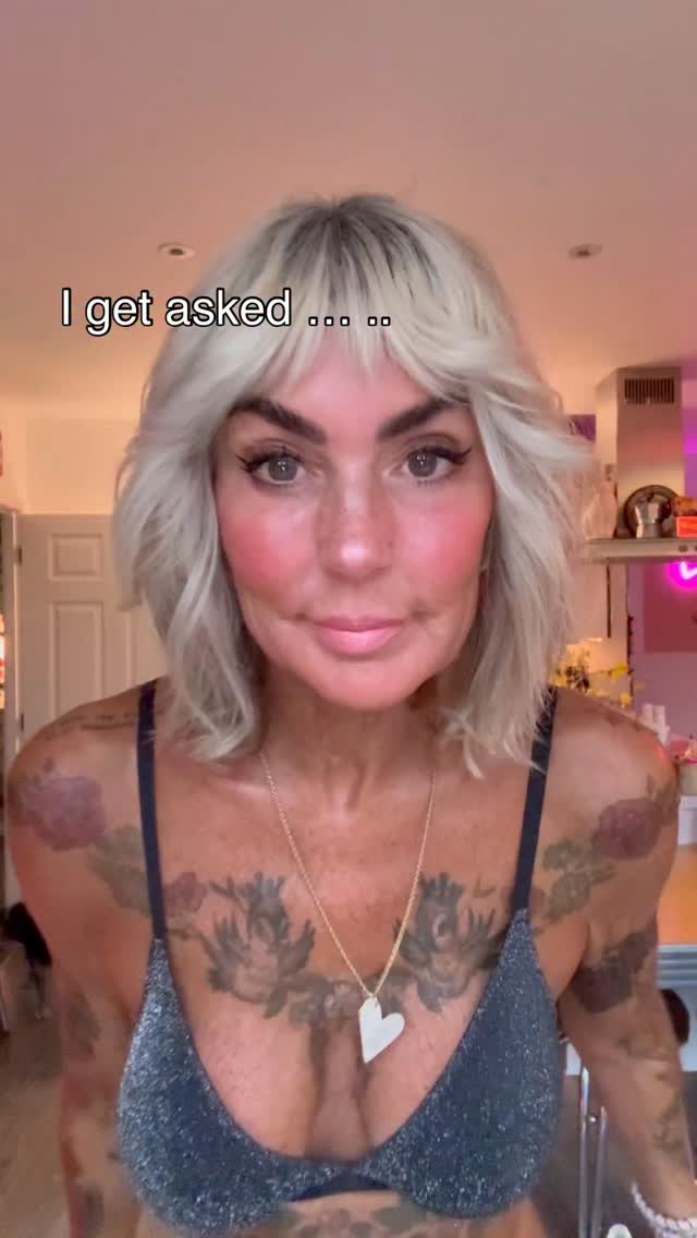 Instagram post by @astridiwantyouinmylife for Glassworks London. Caption reads: PEOPLE ALWAYS ASK ME …. 

What do you wear at home....