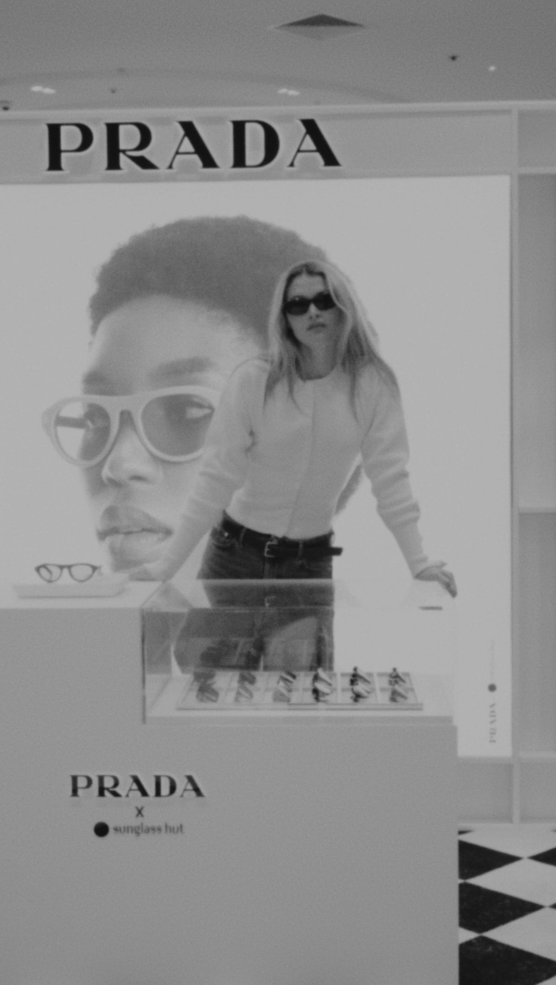 Instagram post by @chloelecareux for Sunglass Hut. Caption reads: Mon cœur dit une paire, mon shopping dit toutes....