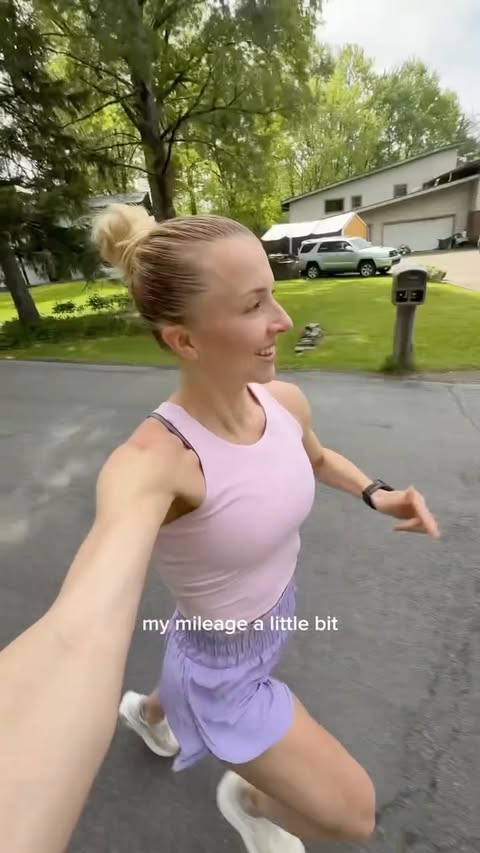 Instagram post by @raceacrossthestates for Pinspark Activewear. Caption reads: Sub 3:10 marathon training diaries!! • 🗓️....