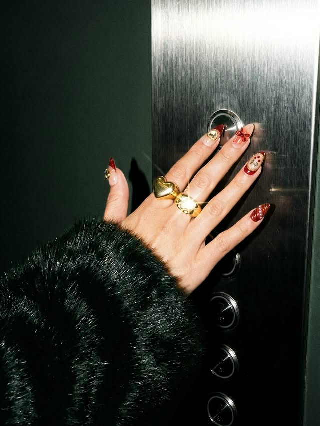 Instagram post by @ynnnnez for Ersa Nails. Caption reads: Holiday vibes at my fingertips. 
@ersanails....