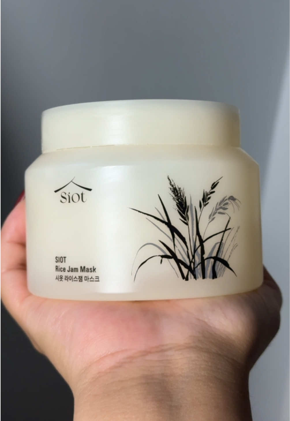 TikTok post by @carolainprado for Siot US. Caption reads: POV: You found a rice mask for uneven tone 🌾....