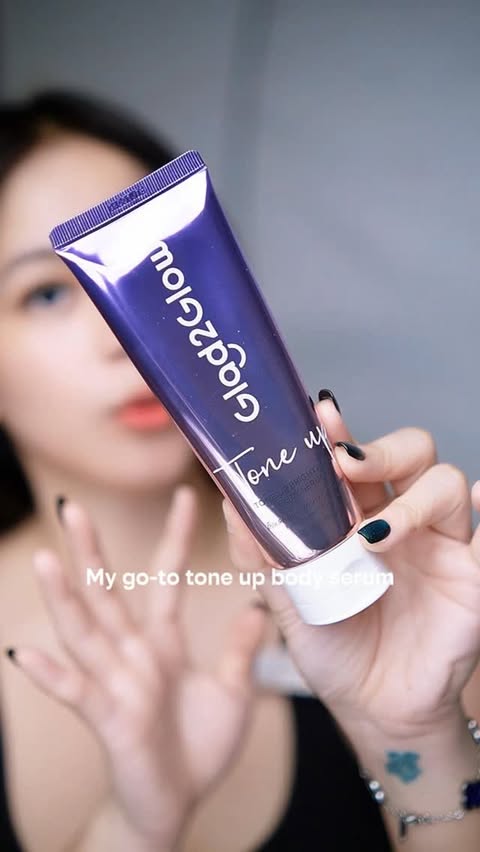 Instagram post by @its.andigurl for Glad2Glow Philippines. Caption reads: Instant glow, but make it body care ✨💗 Glad2Glow....