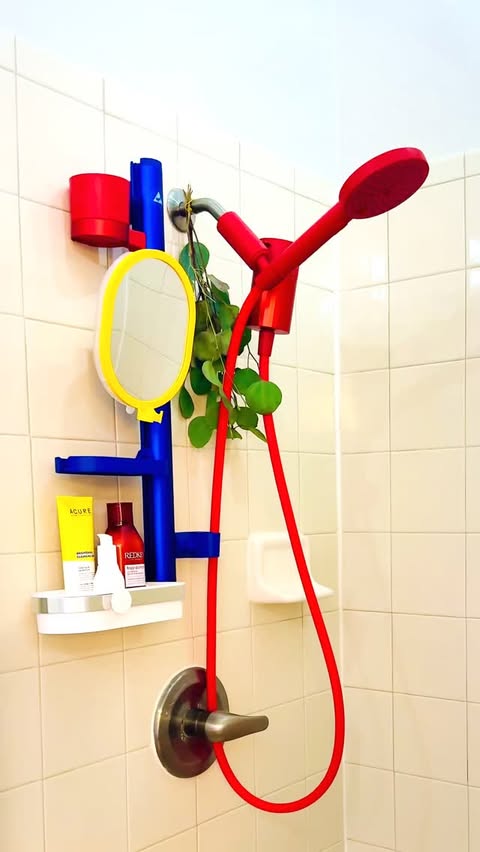Instagram post by @swizzy.design for Sproos. Caption reads: [...] showers the renter friendly way with....