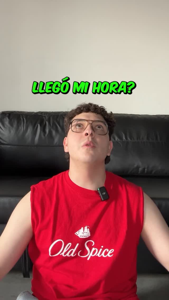 Instagram post by @arenovitzz for Old Spice. Caption reads: Pensé que había llegado mi hora pero solo fue un....
