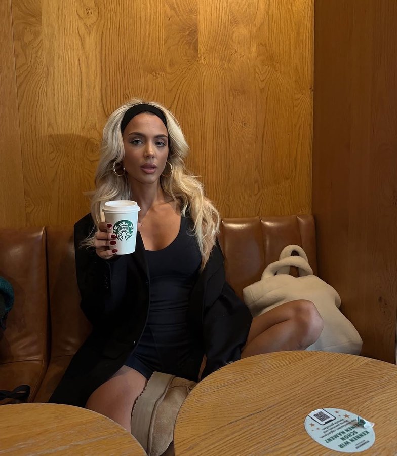 Instagram post by @michelle.cll for OCEANSAPART. Caption reads: Pumpkin spice latte please ☕️🎃 
Fit....