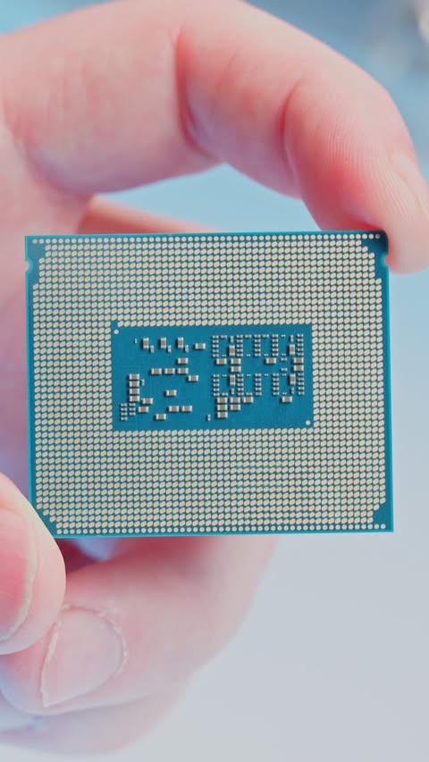 Instagram post by @camshand.jpg for Intel. Caption reads: #gifted Didn't expect @intelanz to be such heavy....