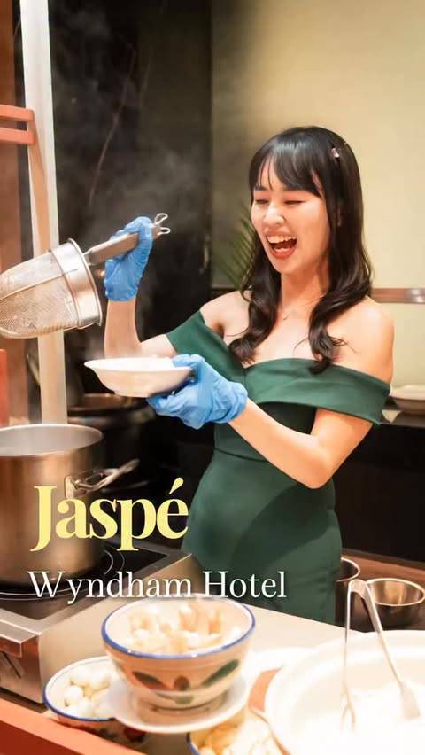 Instagram post by @singaporeforeveryone for SG Tastemakers. Caption reads: 1-for-1 international buffet at Jaspé, Wyndham....