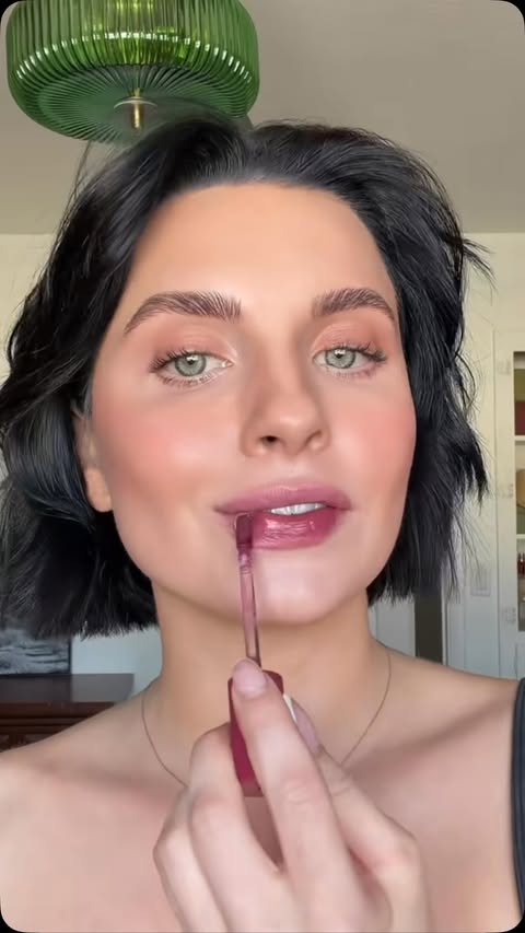 Instagram post by @sylviavanhoeven for Kulfi Beauty. Caption reads: Obsessed 🤭 @kulfi.beauty #kulfipartner #lassilips.