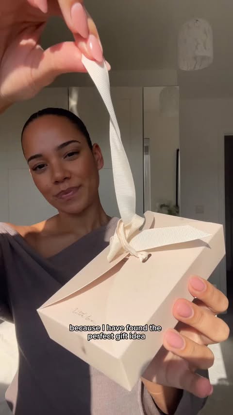 Instagram post by @jhsocialugc for Lily And Roo. Caption reads: [...] beautiful and long-lasting at @lilyandrooldn....