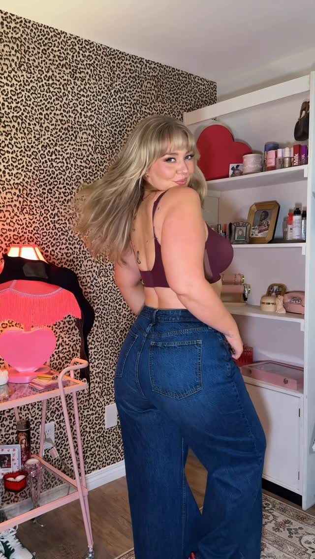 Instagram post by @mirandamorris for Honeylove. Caption reads: News flash: you don’t need a wired bra to get the....