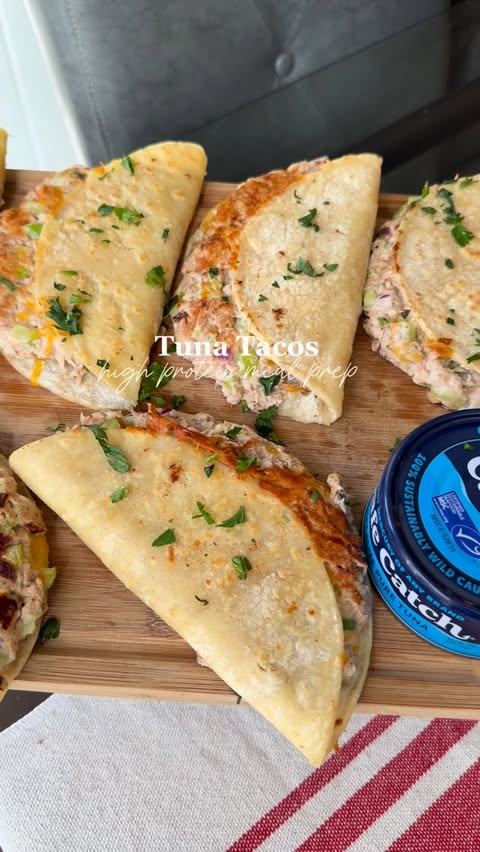 Instagram post by @mealprepsandmacros for Safe Catch. Caption reads: 🔥TUNA TACOS with 21g Protein per taco. Comment....