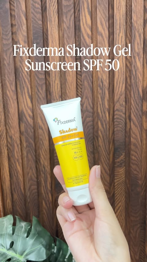 Instagram post by @esth_etics24 for ThePinkPantherCo. Caption reads: Oily skin girlies, I finally found a sunscreen....
