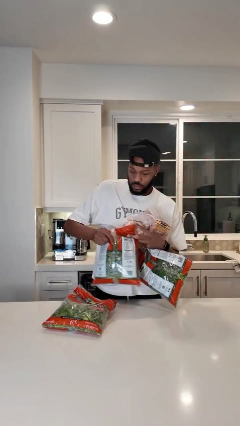 Instagram post by @kendallkyndall for Chime. Caption reads: Bestfrans!  @chime must’ve been talking to my....