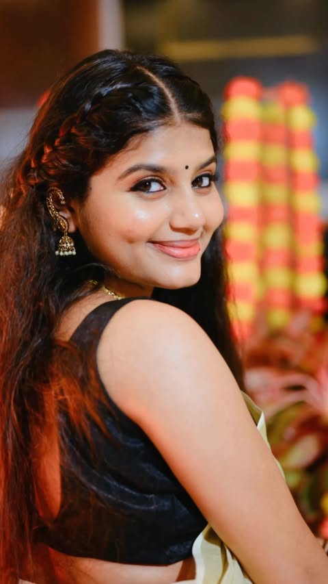 Instagram post by @nivedyanivyy_official for Himalaya Personal Care. Caption reads: This Onam, let your eyes speak with 100% Natural....