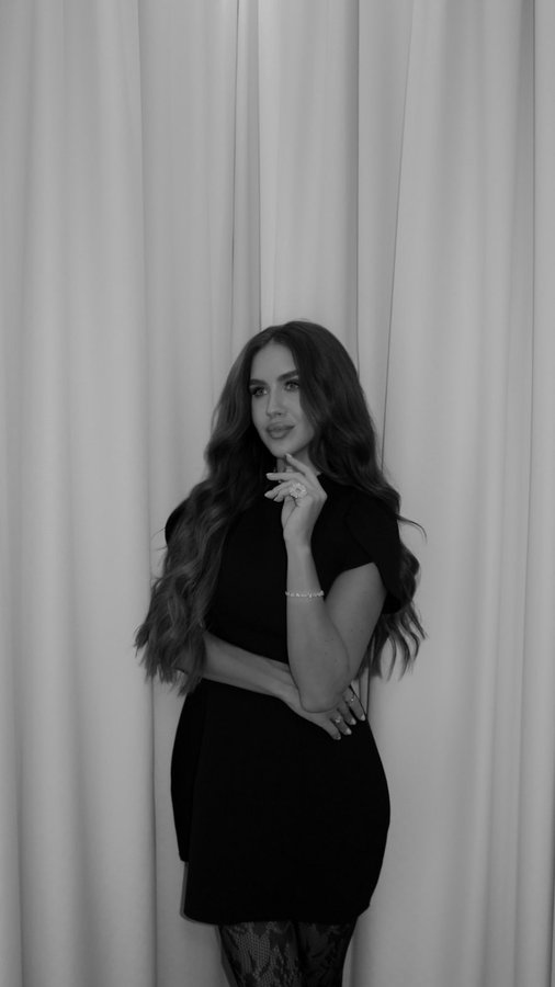 Instagram post by @vesppau for By Dziubeka. Caption reads: Details for Christmas outfit....