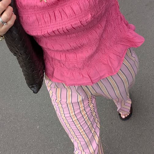 Instagram post by an influencer for Hush. Caption reads: [...] 🩷 Pink top @hm Linen trousers @hushofficial....