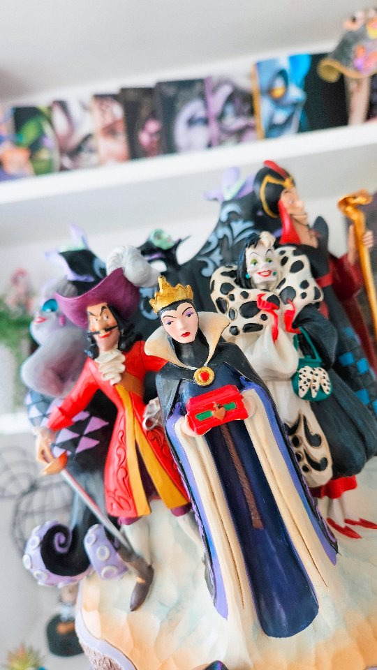 Instagram post by an influencer for Disney UK. Caption reads: [...] @disneyhome @disneyfamilyuk @disneyuk....