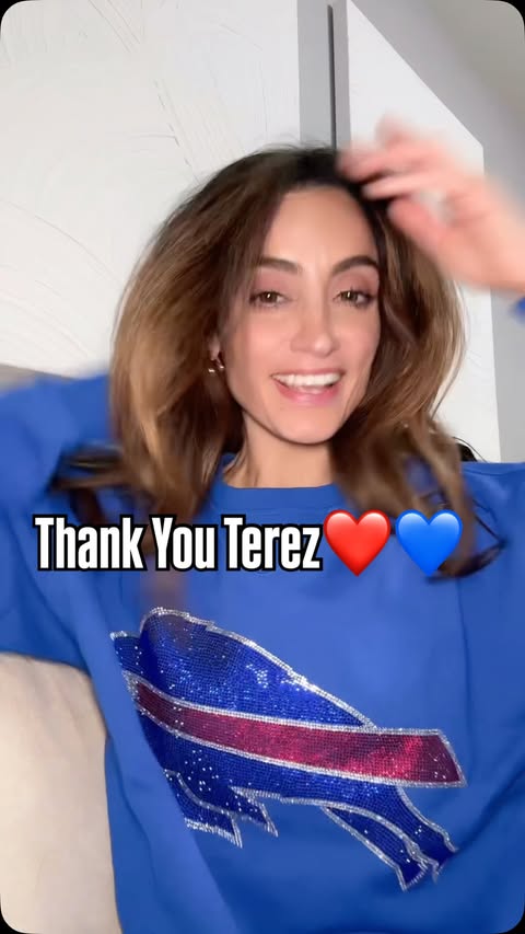 Instagram post by @stephwithdadeets for Terez. Caption reads: [...] the Bills shine today like my new @terez....