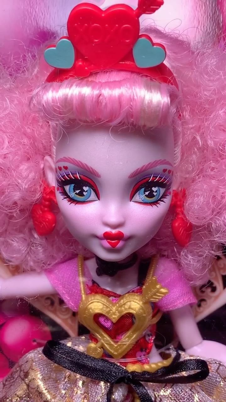 Instagram post by @kendoesdolls for Entertainment Earth. Caption reads: She seems like the kind of doll you’d grow to....