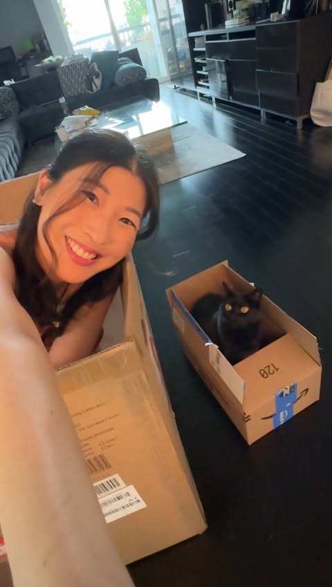 Instagram post by @nicolemiizuka for PetSnowy. Caption reads: [...] hydrated! Thank goodness for the PetSnowy....