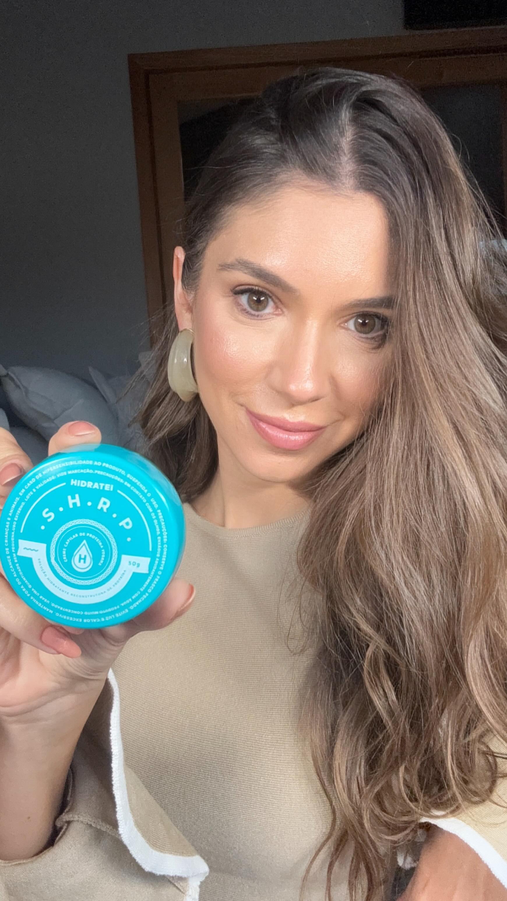 Instagram post by @lucianahildebrand for Hidratei. Caption reads: É só usar meu cupom de desconto: LUCIANA e comprar....