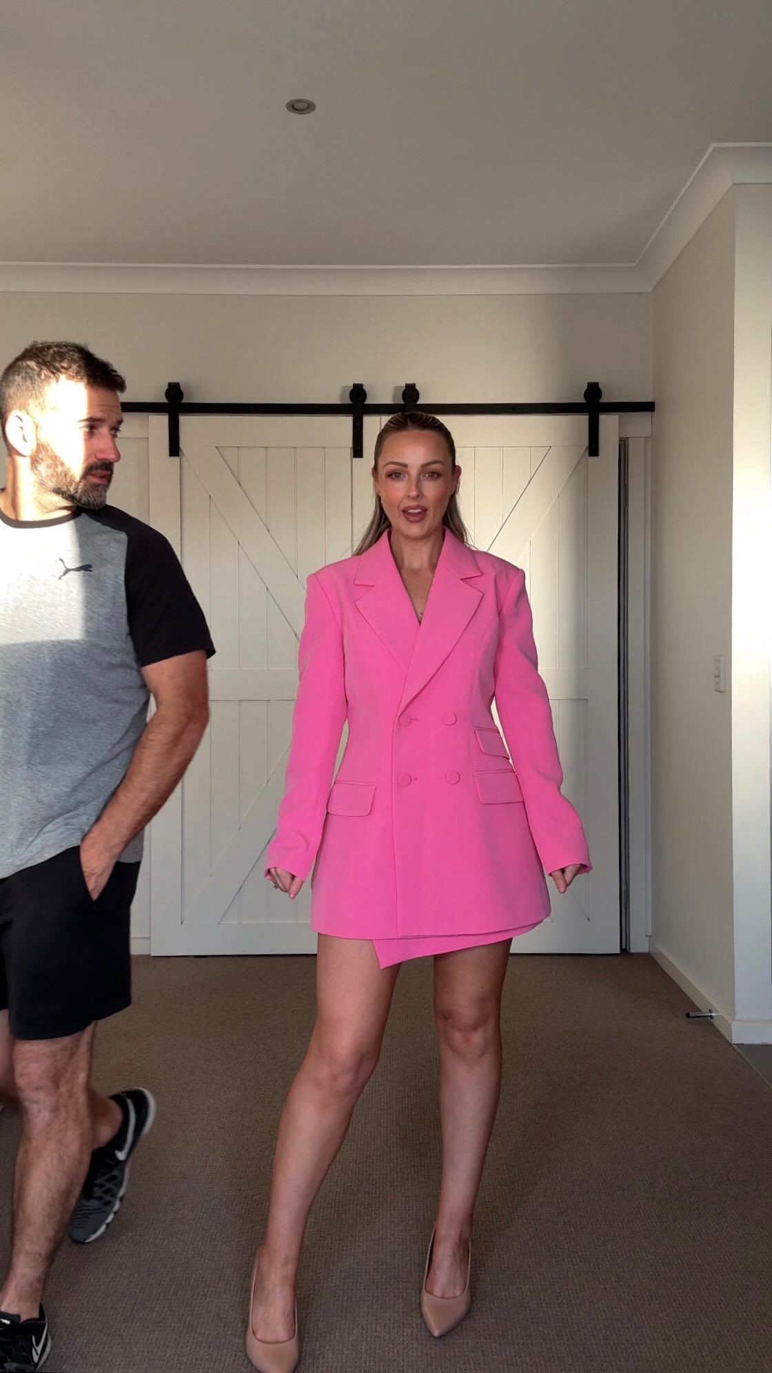 Instagram post by @rachel_de_oliveira for ELLIATT. Caption reads: [...] ultimate hype girl? 🥰 Skort and Blazer....