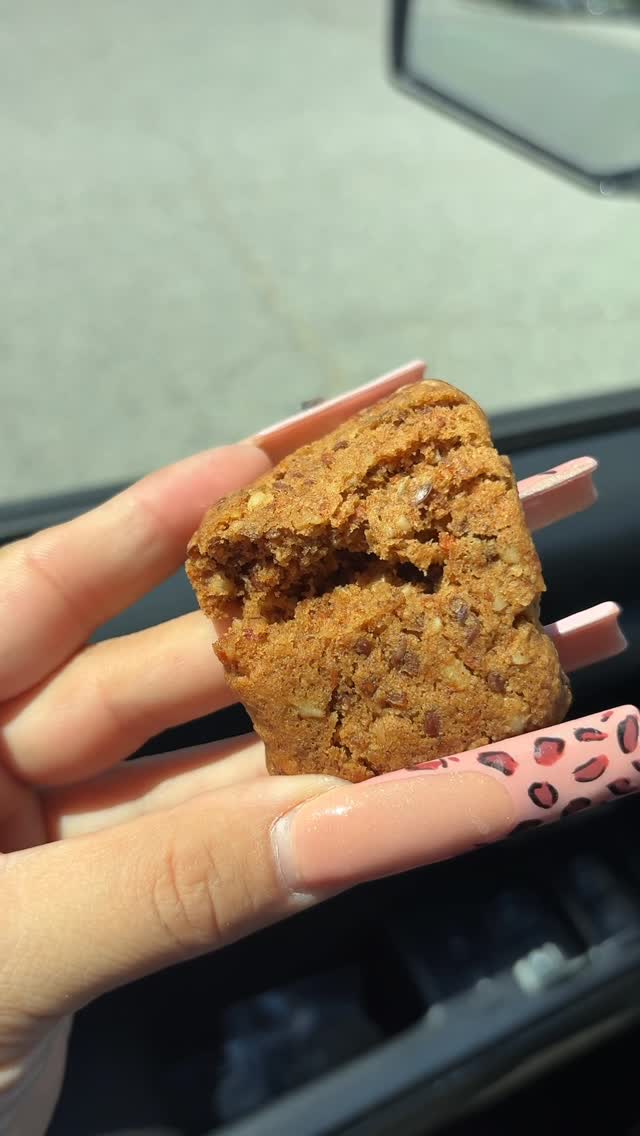 Instagram post by @lifesbetterwithkat for Arrae. Caption reads: How I maintain 🍽️ @arrae #arraepartner.