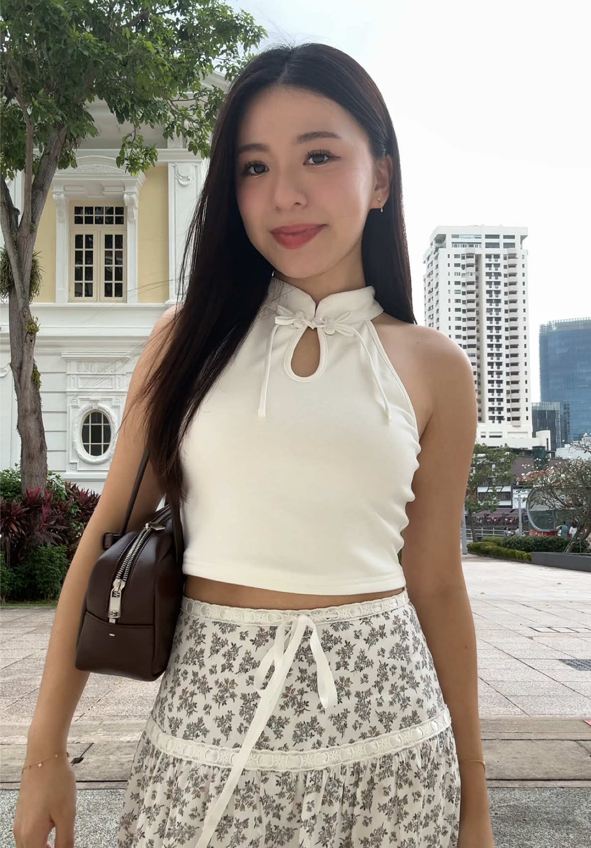 TikTok post by @chingruuu for The Tinsel Rack. Caption reads: obsessedddd 🤍🌸 @The Tinsel Rack bag: BLU-EYK-TMB....