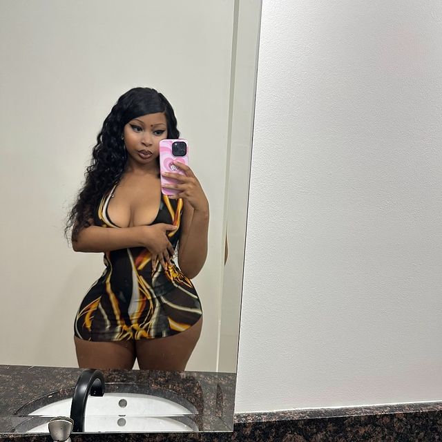 Instagram post by @msdestinysnow for AMICLUBWEAR. Caption reads: 5 ✩
dress: @amiclubwear
ᴘᴀɪᴅᴘʀᴏᴍᴏ.