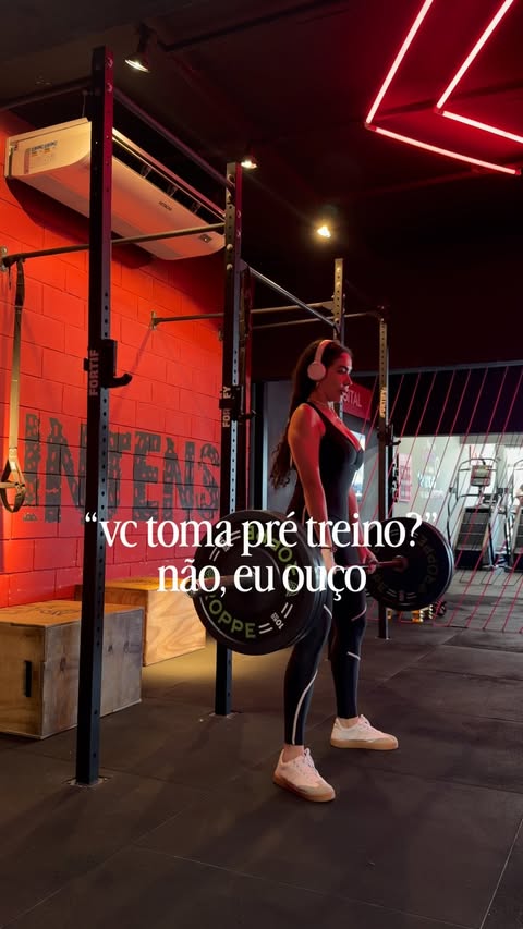 Instagram post by @dudanevessilva for Selfit Academias. Caption reads: [...] #academia #treino #embaixadorselfit....