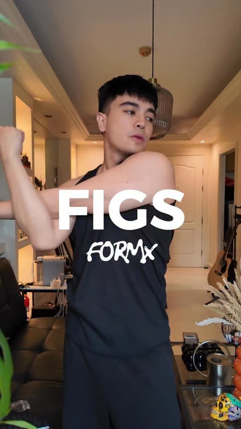 Instagram post by @vinoorajay for FIGS. Caption reads: [...] and look even better.
@wearfigs FORMx just....