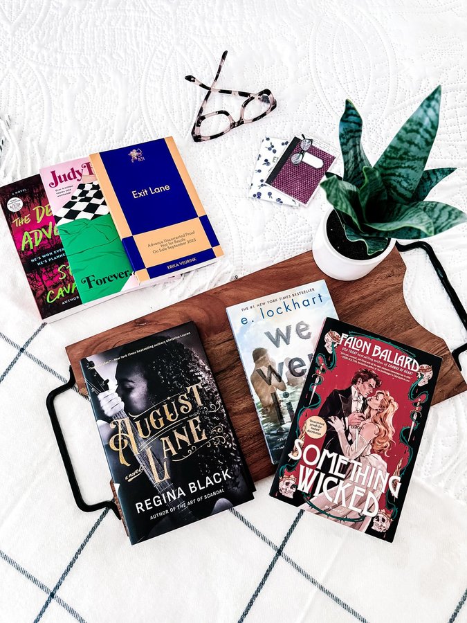 Instagram post by @marensreads for 831 Stories. Caption reads: 📆 𝗪𝗛𝗔𝗧 𝗧𝗛𝗜𝗦 𝗪𝗘𝗘𝗞 A mood reader is....
