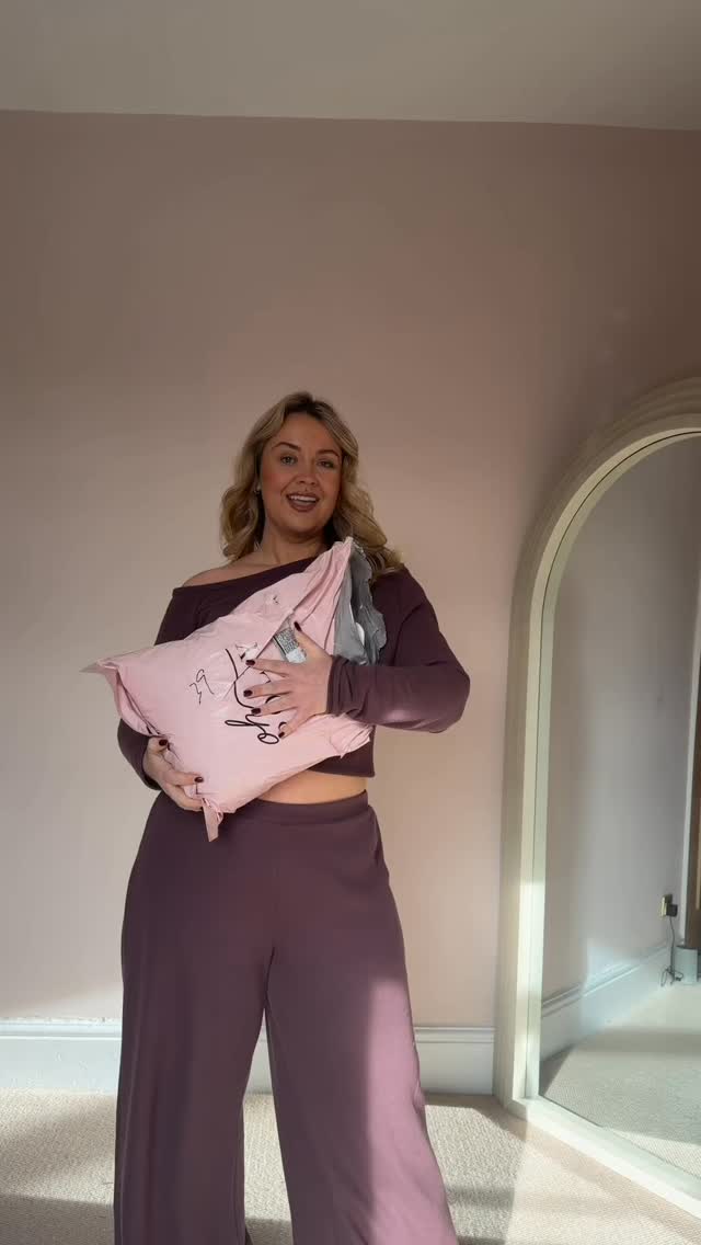 Instagram post by @is0belx for OH POLLY. Caption reads: You can never have too many emergency going out....