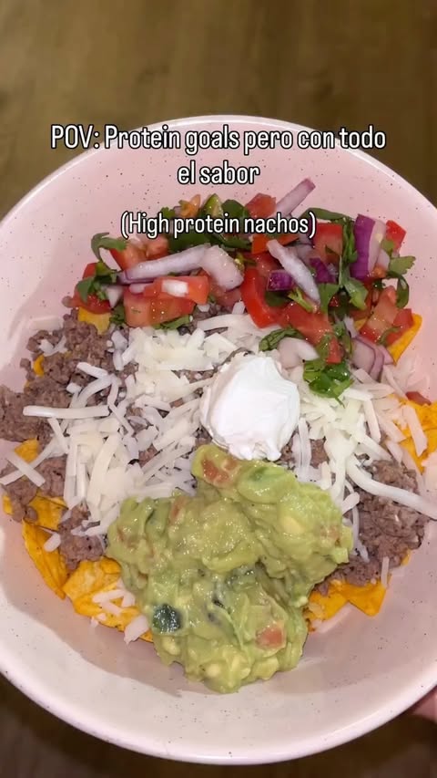 Instagram post by @_karennmunoz_ for Quest Nutrition. Caption reads: [...] high-protein, y súper sabroso....