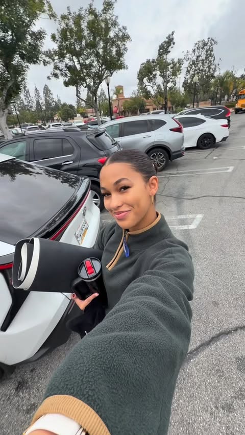 Instagram post by @thenameiscayy for Barebells. Caption reads: The new @barebells.usa Brownie Batter is DELICIOUS....