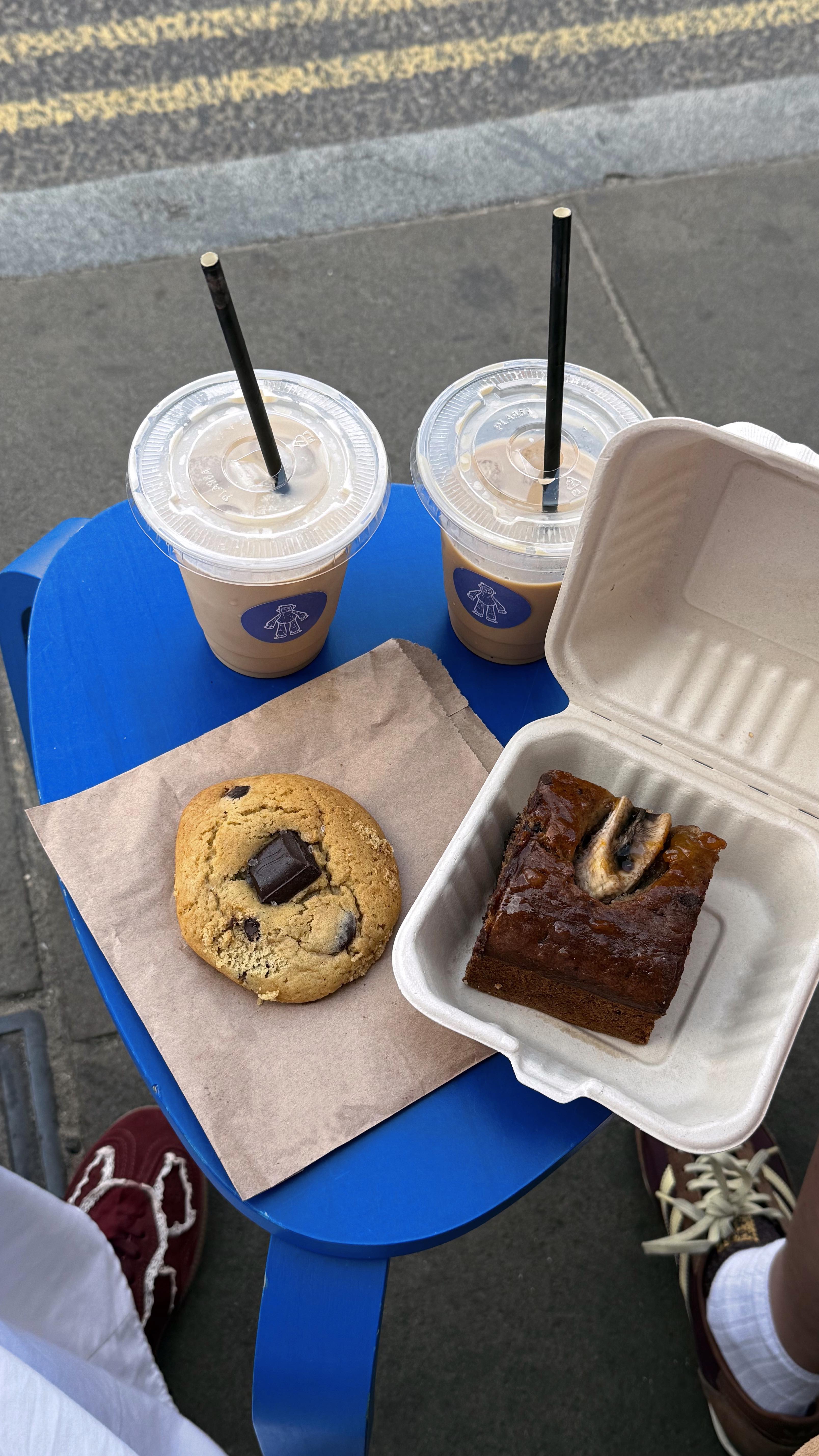 Instagram post by @zoehudsonx for Herbal Essences LA. Caption reads: Some bring the whole house… I bring Herbal....