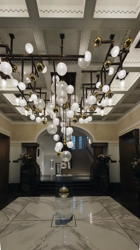 Instagram post by @giuse_laguardia for Mandarin Oriental. Caption reads: Great hospitality, excellent quality, and pure....