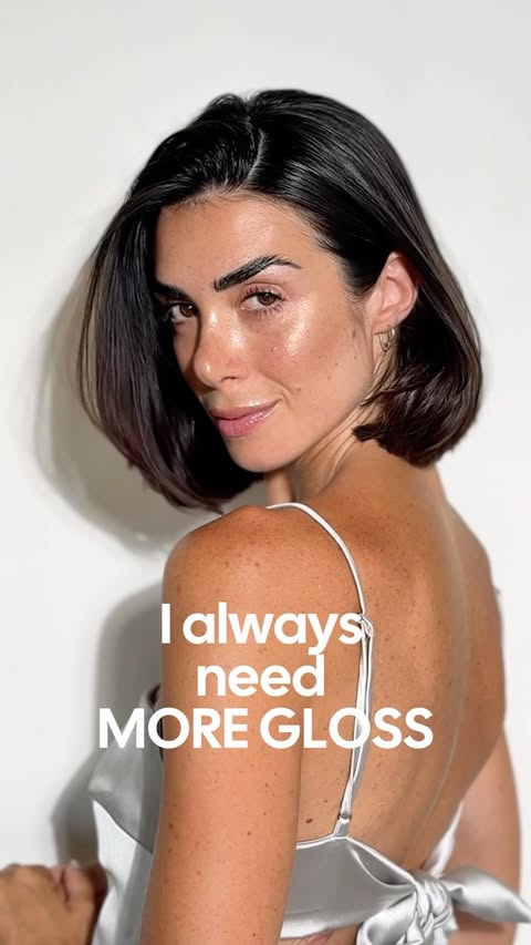 Instagram post by @marinafrisenna for Mulac Cosmetics. Caption reads: it’s never too much #giftedby @mulaccosmetics ✨....
