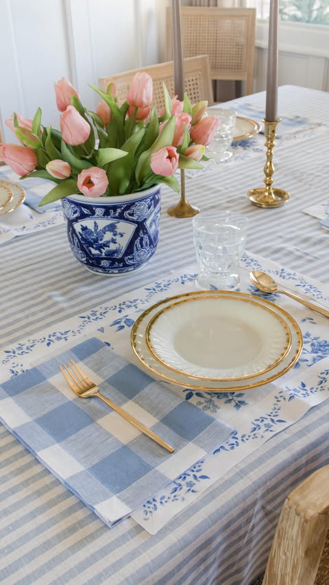 Instagram post by @amelialawrencehome for Solino Home. Caption reads: [...] Our table is dressed in sunshine and Solino....