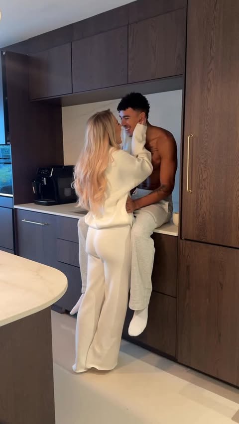 Instagram post by @lunaduindam for ICANIWILL. Caption reads: [...] ☕️🤍🥐🌧️ 

Alleen vandaag nog bij....