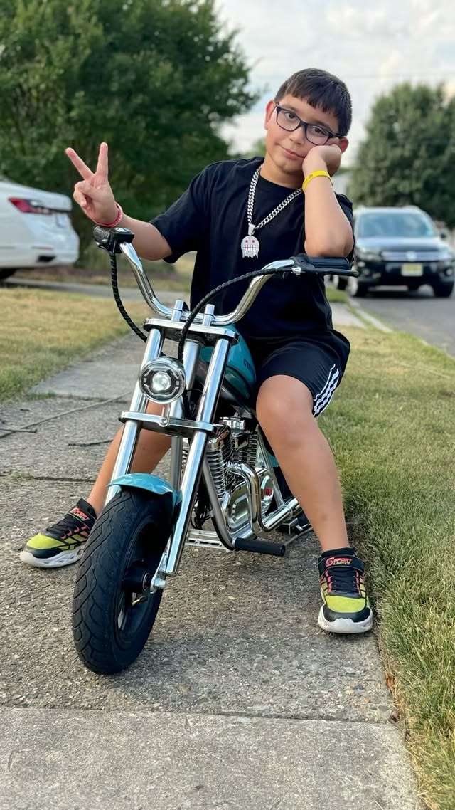 Instagram post by @benazir_tezbasaran for HYPERGOGO. Caption reads: [...] it, and you’re going to love it, too.....