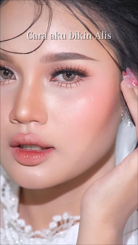 Instagram post by @pungkyolivia_makeup for Focallure. Caption reads: Cara aku bikin alis yang satset #BeYourOwnMUA.