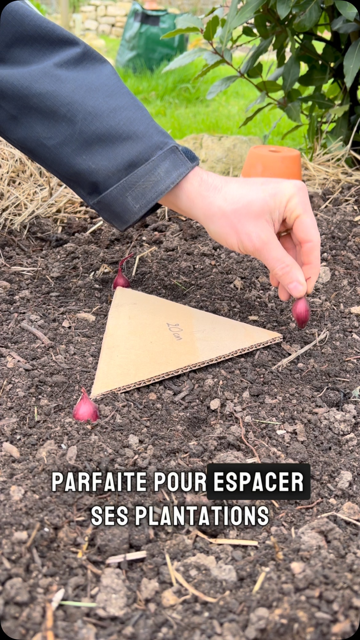 Instagram post by @pierre.lecultivateur for Leatherman. Caption reads: Marre de planter tes oignons au hasard et de finir....